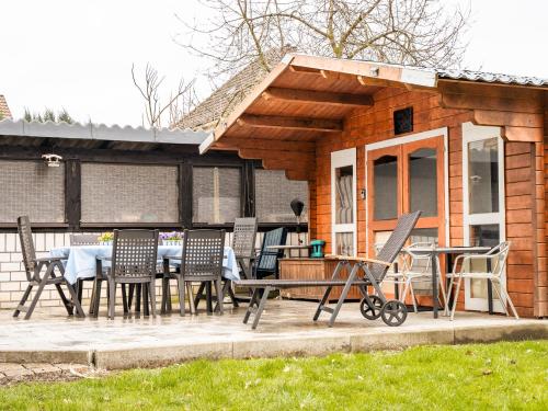 TRUTH King Size Betten, Grill, Garten, XXL Couch, Smart-TV