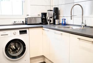 TRUTH King Size Betten, Grill, Garten, XXL Couch, Smart-TV