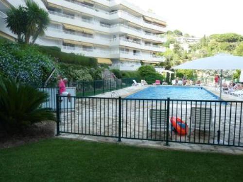 Two Bed apartment in a gated residence with gardens in Cannes with sea views 865