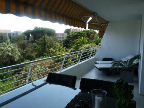 Two Bed apartment in a gated residence with gardens in Cannes with sea views 865