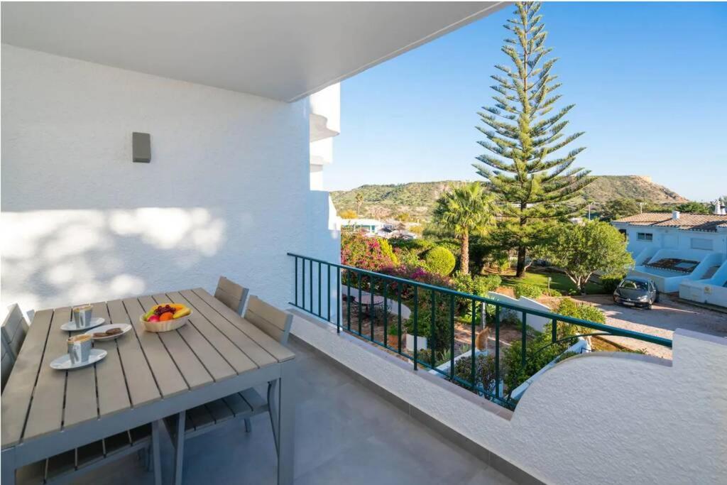 Two Bedroom Apartment Ocean View Praia da Luz Rua do Ramalhete H1, 8600-163 Luz