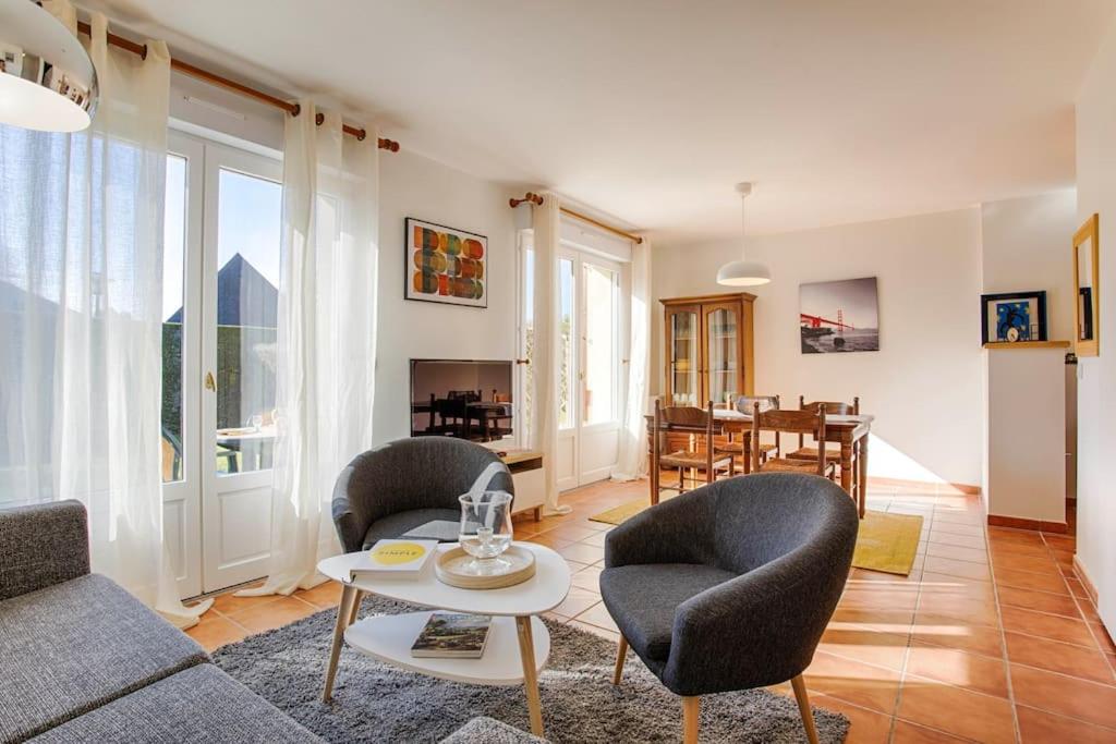 Two-bedroom apartment on the sea front