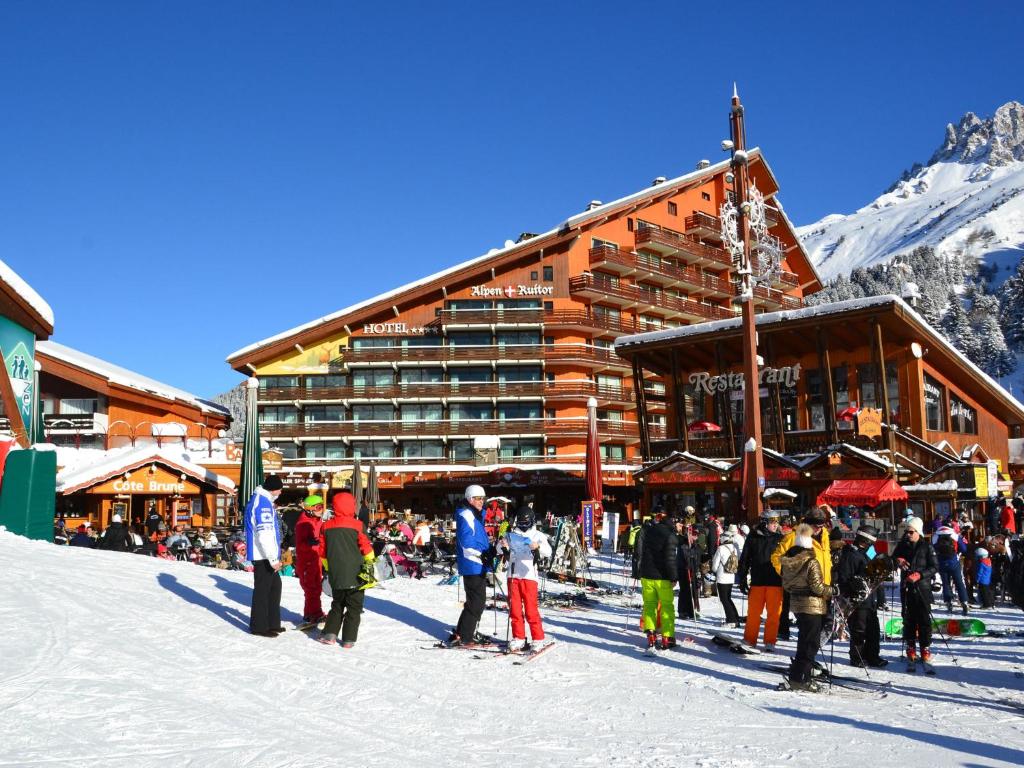 Two bedroom apartment situated on the slopes and close to shops in Meribel Mottaret , 73550 Méribel