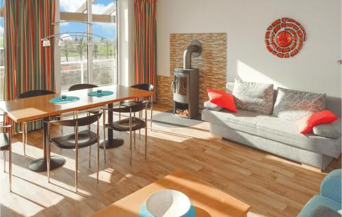 Two-Bedroom Apartment with a Fireplace in Hohen Wieschendorf