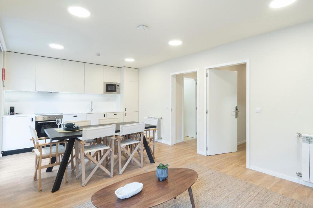 Two Bedroom Apartment with Patio near the Beach Rua do Paraíso da Foz Garden, 4150-566 Porto