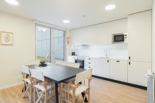 Two Bedroom Apartment with Patio near the Beach