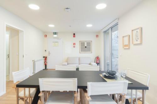 Two Bedroom Apartment with Patio near the Beach