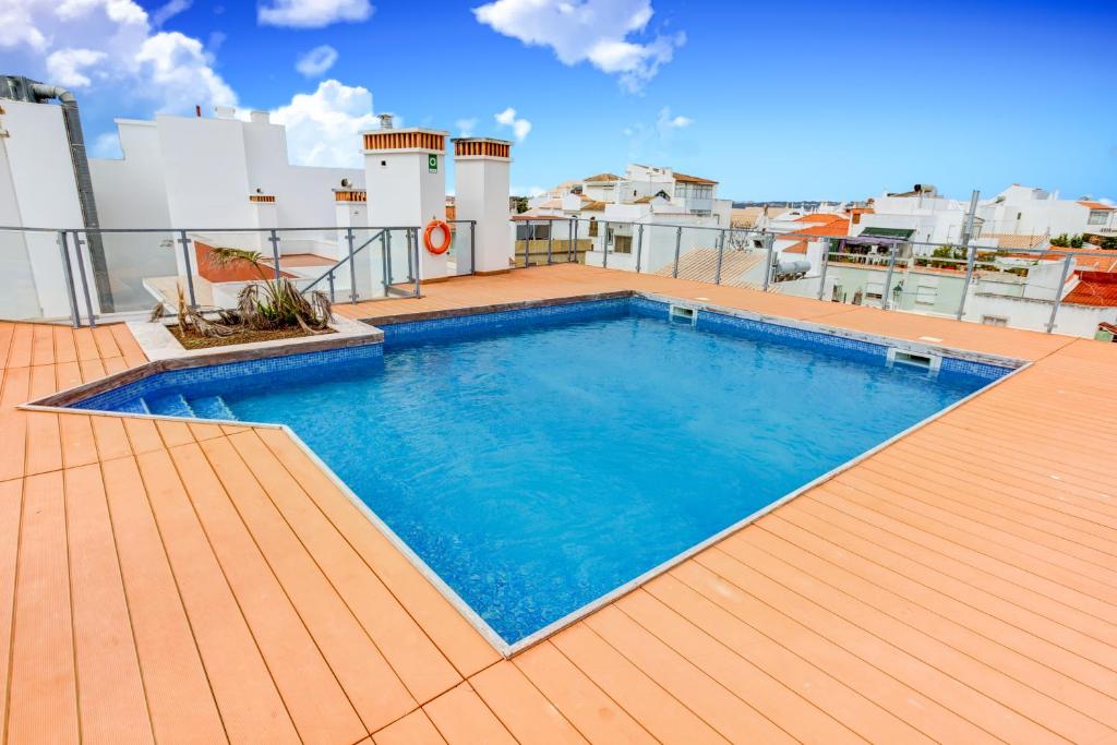 Two Bedroom Apartment with Rooftop Pool in Alvor Rua Padre Mendes Edificio Realvor, Apt 1A, 8500-081 Alvor