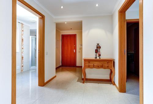 Two Bedroom Apartment with Rooftop Pool in Alvor