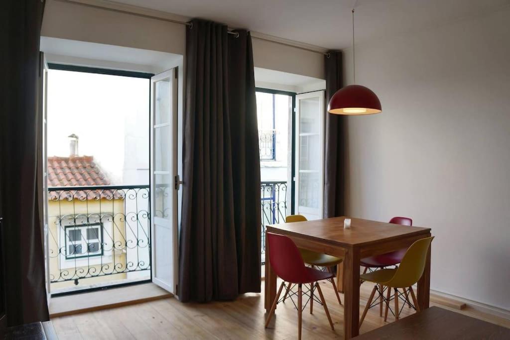 Appartement Two Bedroom Apt in Historic location! Close to the River 153 Rua dos Remédios 1100-470 Lisbonne