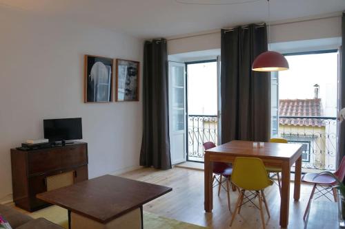 Two Bedroom Apt in Historic location! Close to the River