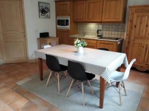 Two bedroom Two bath 63m2 Ski Apt by Telecabine with Parking