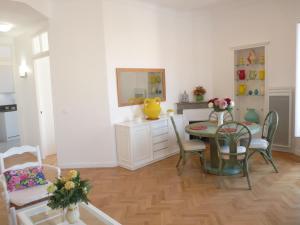 Two bedrooms in the center of Cannes, 500 meters from the Palais des Festival and the Croisette - 1934