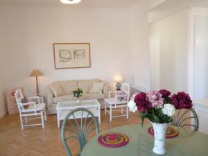 Two bedrooms in the center of Cannes, 500 meters from the Palais des Festival and the Croisette - 1934