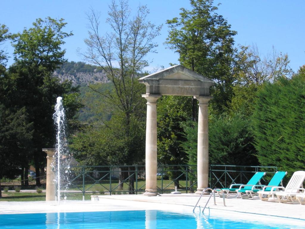 Appartement Two Studios with pool in garden Park nearby spas and views at the Mont Ventoux  26570 Montbrun-les-Bains