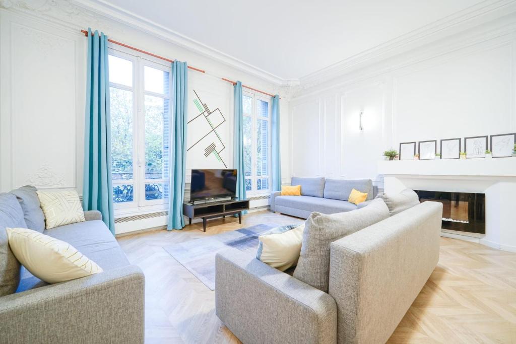 Appartement Typical apartment next to Bastille Gare de Lyon 36 Avenue daumesnil 75012 Paris