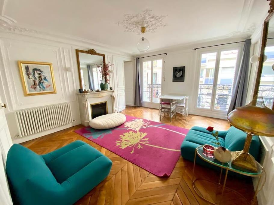 Typical parisian 2 BR apartment perfectly located 159 Rue du Faubourg Poissonnière, 75009 Paris