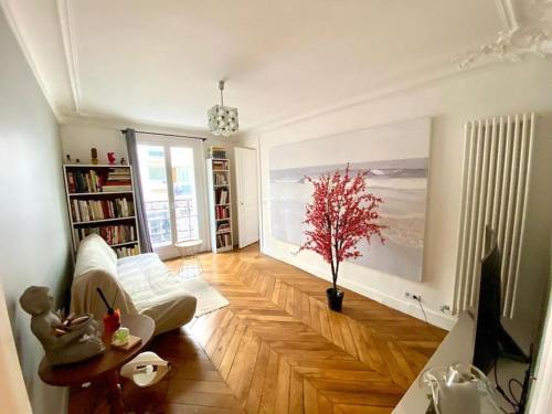 Typical parisian 2 BR apartment perfectly located