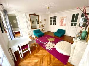 Typical parisian 2 BR apartment perfectly located