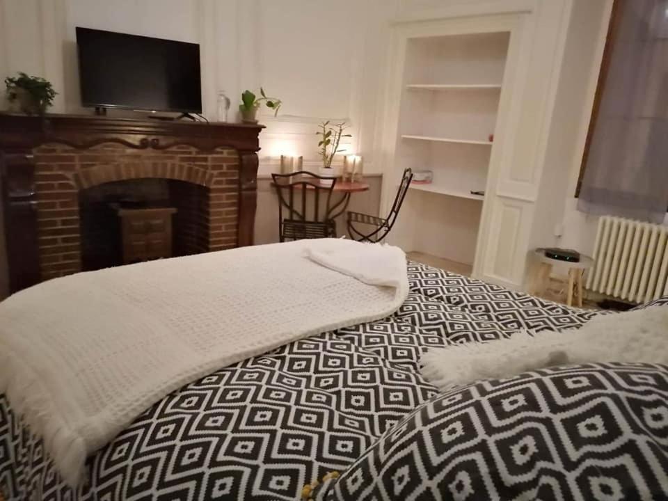 Typical parisian 2 BR apartment perfectly located