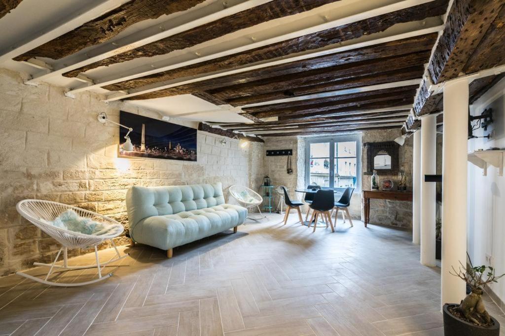 Typical Parisian Flat in Le Marais 77 Rue du Temple, 75003 Paris