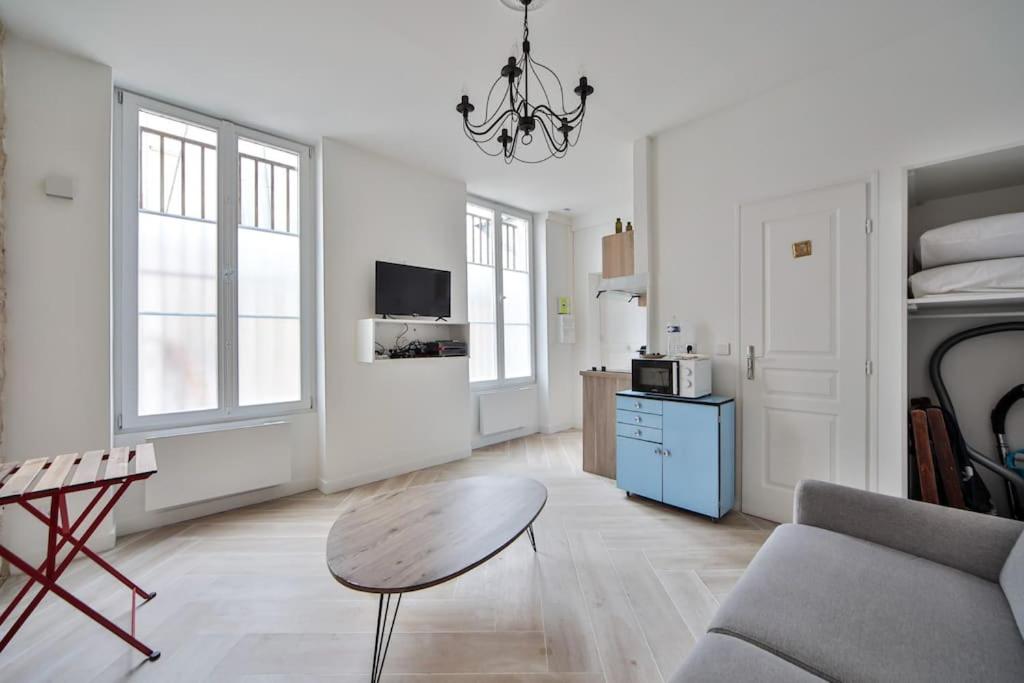 Appartement Typical Parisian Studio in Le Marais 25 Rue des Gravilliers 75003 Paris