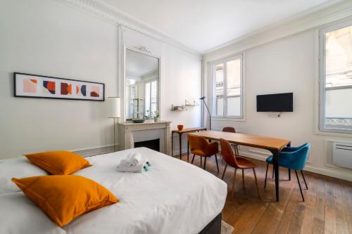Typical studio close to Eiffel Tower and Arc de Triomphe in Paris - Welkeys