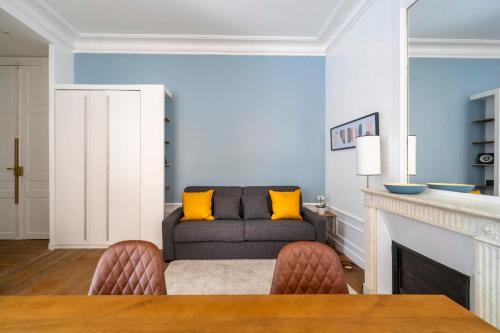 Typical studio close to Eiffel Tower and Arc de Triomphe in Paris - Welkeys