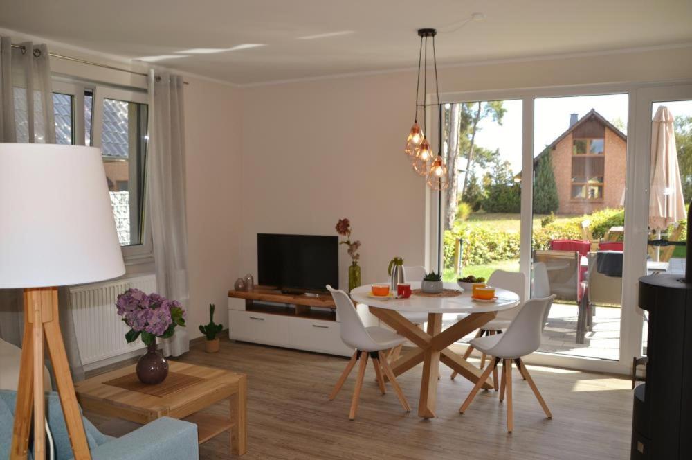 Appartement U15 EG - charmante Ferienwohnung am See mit Kamin, Terrasse und Wlan in Röbel an der Müritz Uferpromenade 15 17207 Röbel