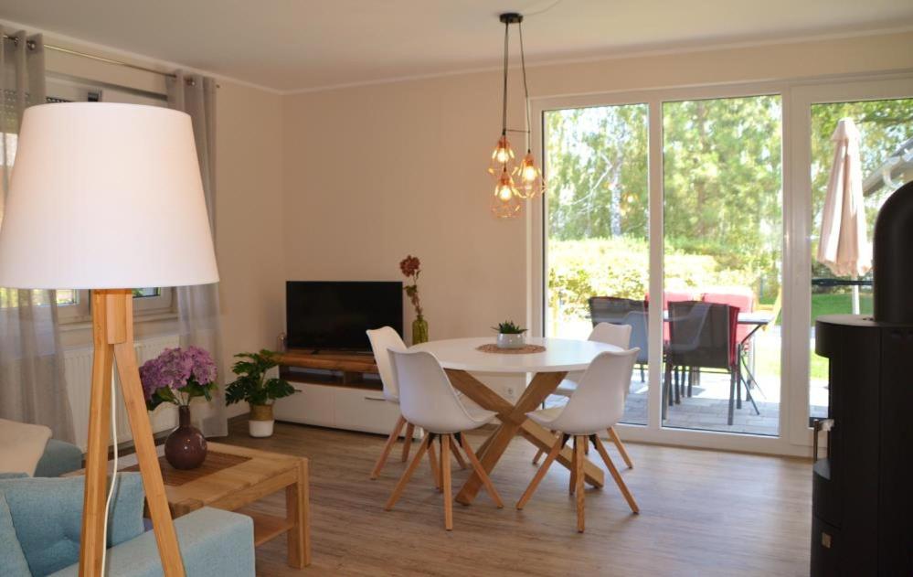 U17 EG - komfortable Ferienwohnung mit Terrasse, Wlan und Kamin Uferpromenade 17, 17207 Marienfelde