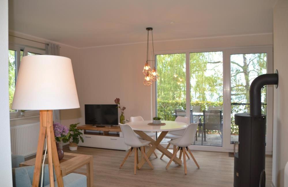 U18 EG - Komfortbale Ferienwohnung mit Terrasse, Kamin, Wlan und Seeblick Uferpromenade 18, 17207 Marienfelde