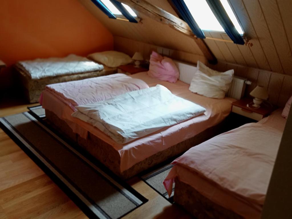 Übernachtungszimmer 2 11 Schwarzenberger Straße, 09487 Schlettau