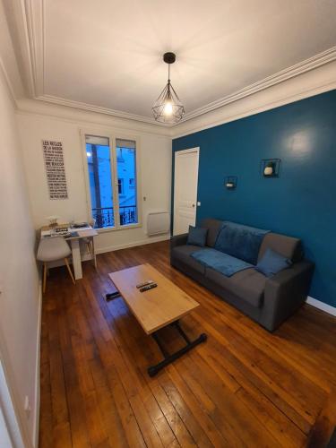 Un appartement authentique à deux pas de Paris .