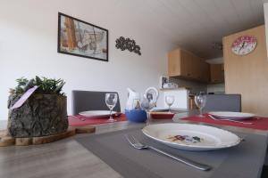 Un appartement sur la marina de St-Gilles