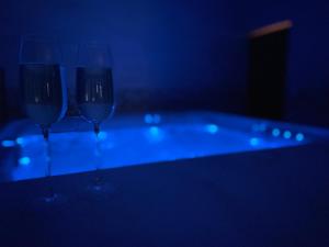 Un moment hors du temps - Jacuzzi - Sauna - Billard - Parking