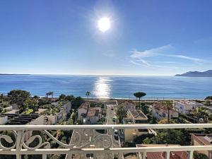 Appartement Un Palais au prix d'un 3 étoiles 1 Avenue des Pins 06400 Cannes Provence-Alpes-Côte d\'Azur