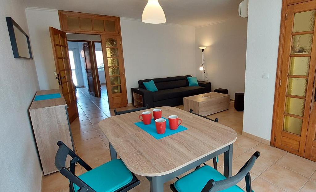 Une mouette au village de la Mer avec piscine pour 4 personne 83250 La Londe-les-Maures