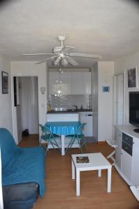 Appartement Une mouette au village de la Mer avec piscine pour 4 personne 959 Avenue du Général de Gaulle 83250 La Londe-les-Maures Provence-Alpes-Côte d\'Azur