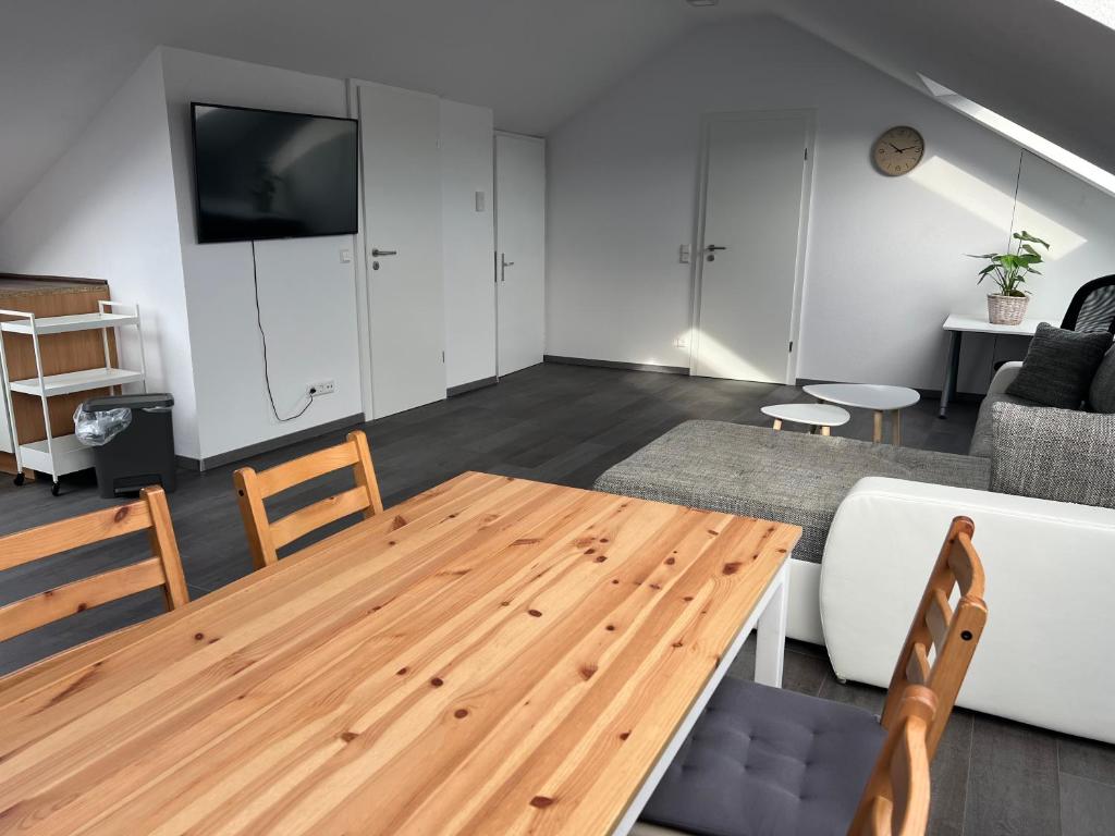 Unique geräumige 2 Zimmerwohnung in Tuttlingen mit Netflix, Sauna und Fitness 14 Bei der Brühlmühle Dachgeschoss, 78532 Tuttlingen