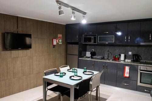 Unique Hosts - Cute Downtown House
