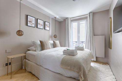 Unique Luxury Parisian flat 2BR/6P -Champs Elysées