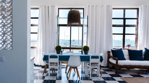 Unique Sea Frontline Spacious Trendy Apartment