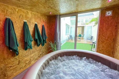 Unique - SPA - 4 Pers - NETFLIX - Gare