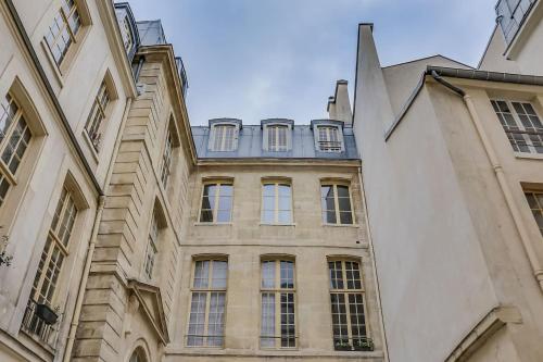 Unit 007 Marais Pompidou (michel le comte)