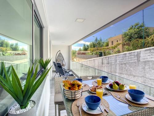 Uptown Apartment by MHM