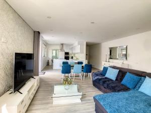 Uptown Apartment by MHM