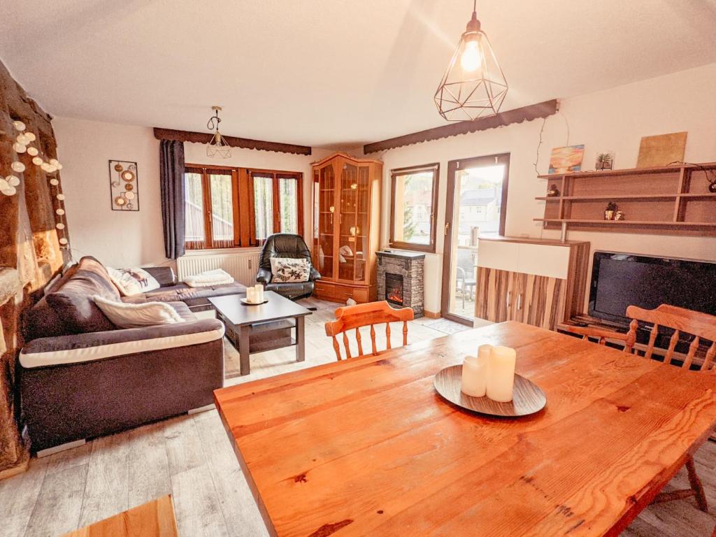 Urlaubstraum mit Pool, Terrasse & Fluss im Garten - UT 26 Hertigswalder Straße, 01855 Sebnitz