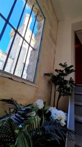 Uzès, au cœur du centre médiéval La Boussole d'Uzès, appartement de caractère du XVII -ème siècle