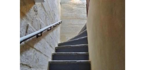 Uzes duplex atypique calme