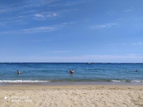 Vacance location mer piscine var sud terrasse
